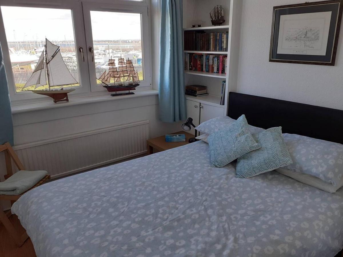 Marina View Lovely Upper 3 Bedroom Apartment Troon Exteriér fotografie