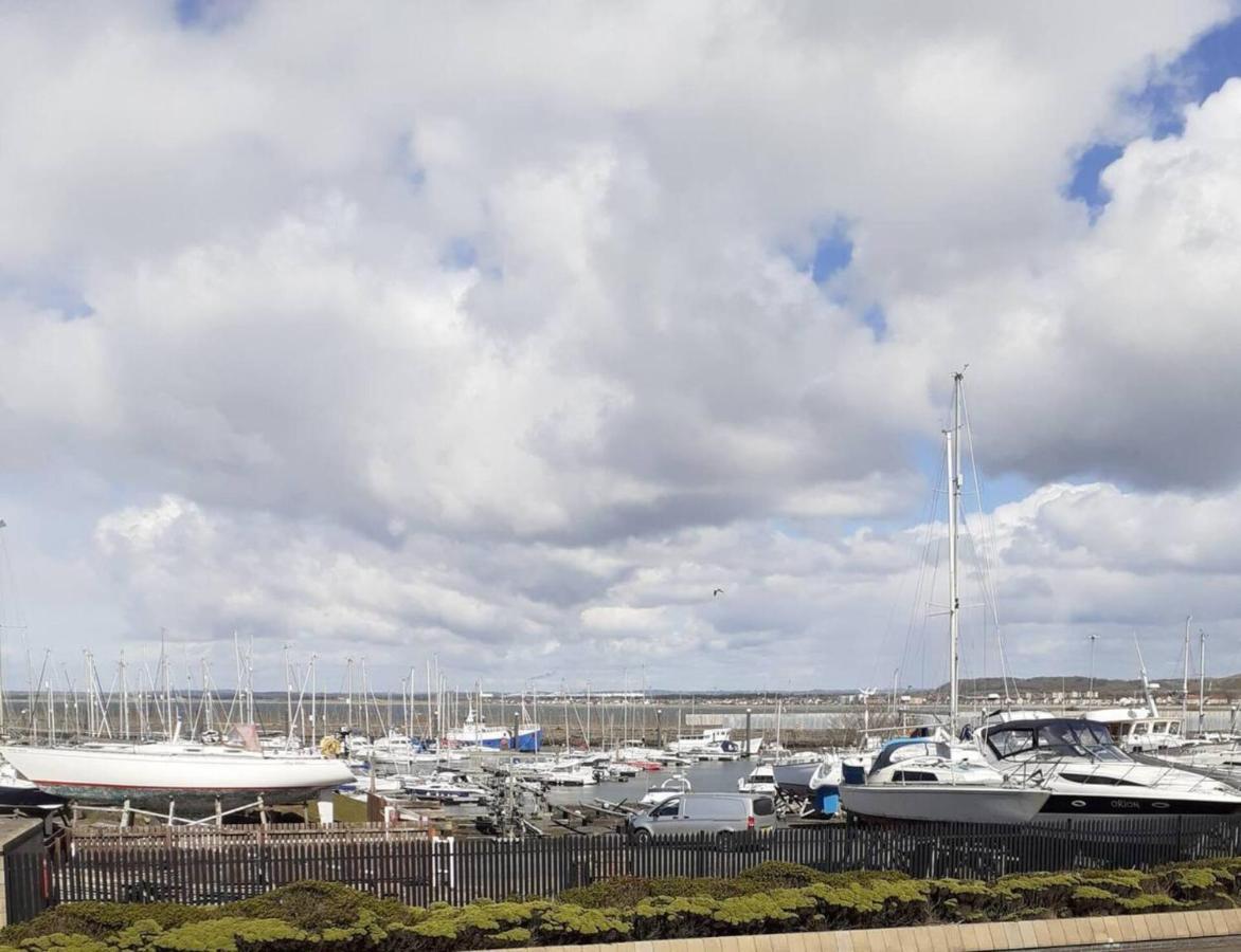 Marina View Lovely Upper 3 Bedroom Apartment Troon Exteriér fotografie